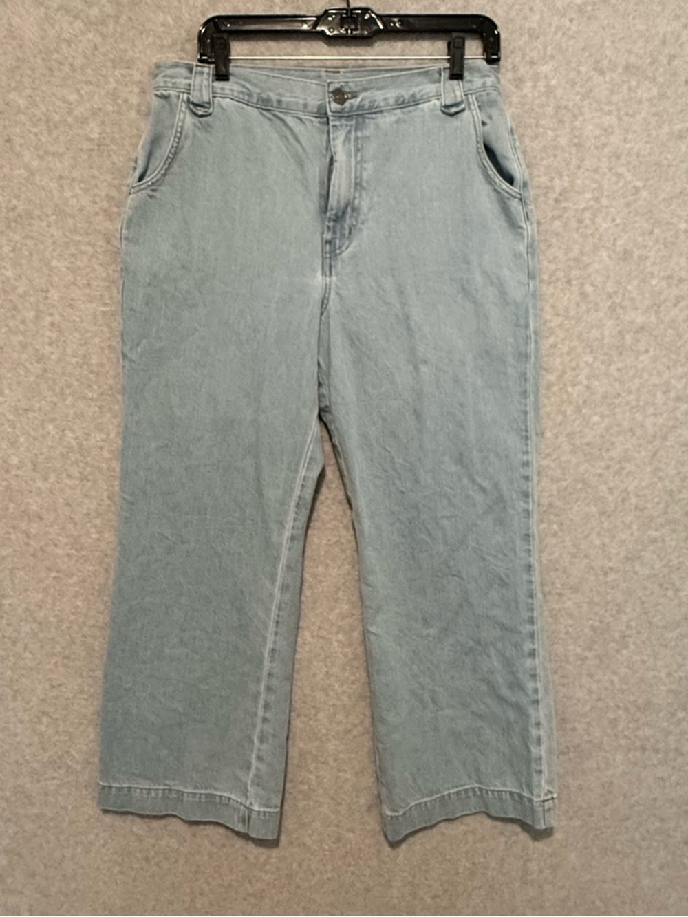 XiRENA Light Wash Straight Leg Ankle Jeans